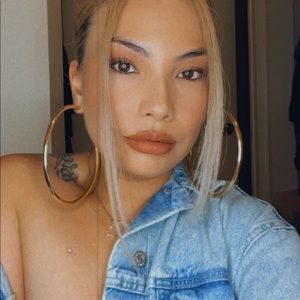 Meet your Posher, Elisa